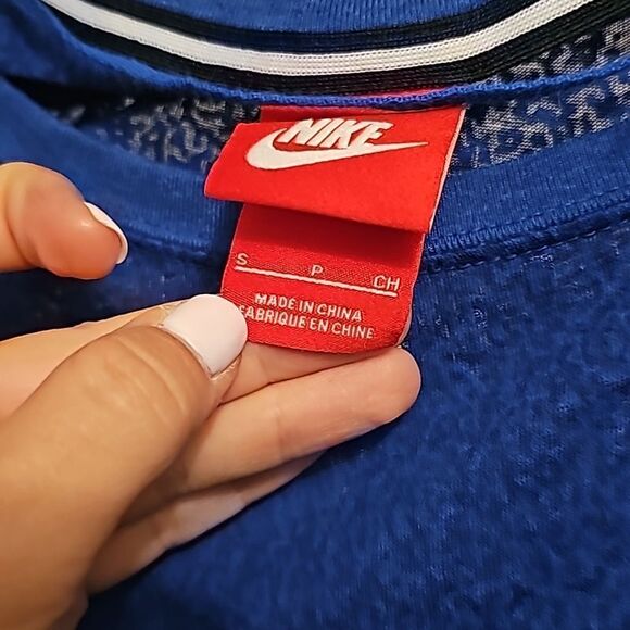 Nice scoop neck semi-sheer long sleeve - Picture 3 of 4